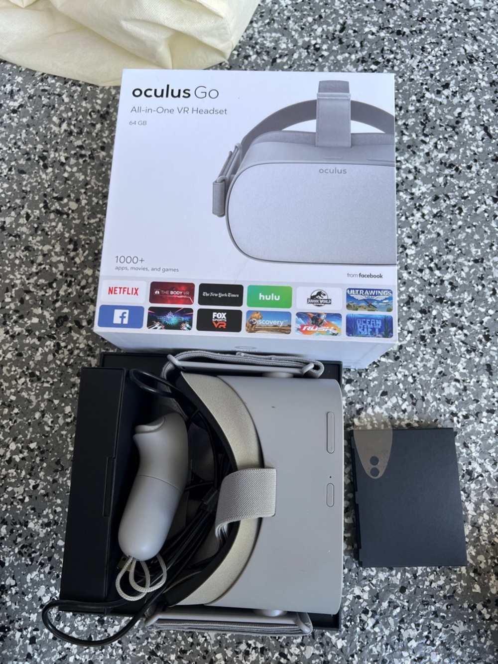 Oculus Go 64GB All-in-One VR Headset - Light Gray
